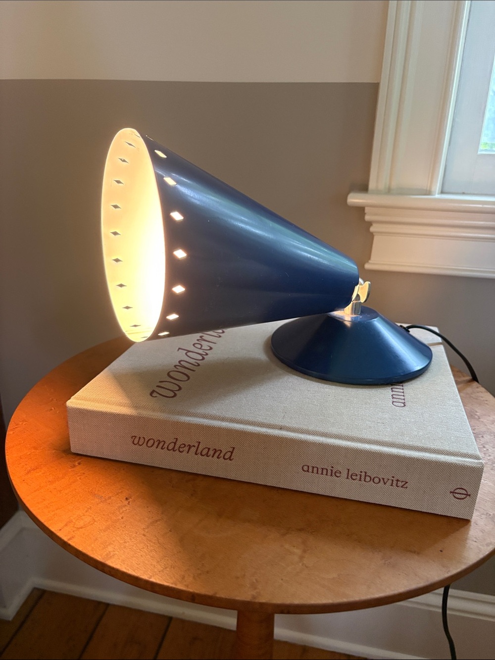 Blue Retro Cone Table light (plug-in)
